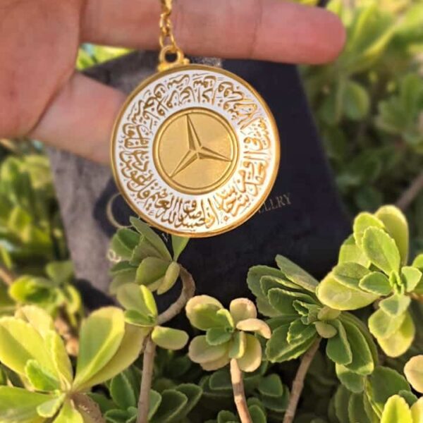 ميدالية مرسيدس بالصدف